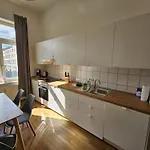 Apartamento Sehr Große Mit 6 Schlafzimmern, Küche, Bad Und Großem Wohnzimmer Im Herzen Von *
