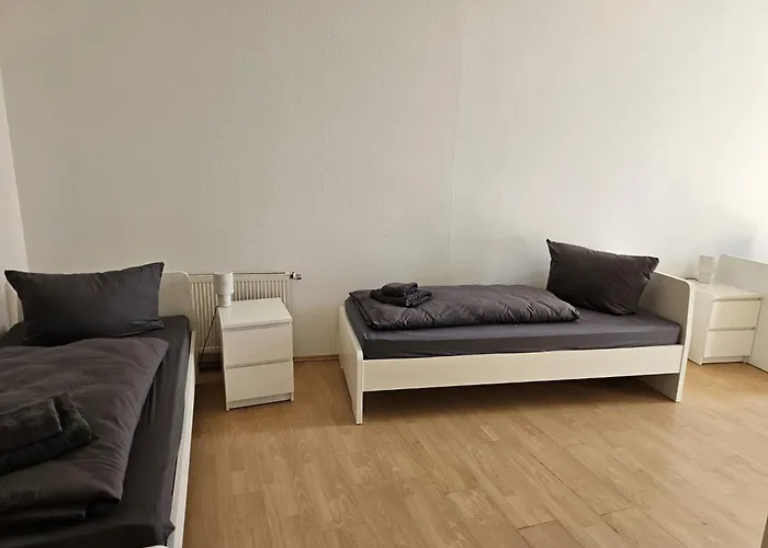 Appartement Sehr Grosse Mit 6 Schlafzimmern, Kueche, Bad Und Grossem Wohnzimmer Im Herzen Von Leipzig